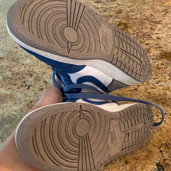 Jordan High-Top Sneakers in Blue and Gray - Picture 4 of 5